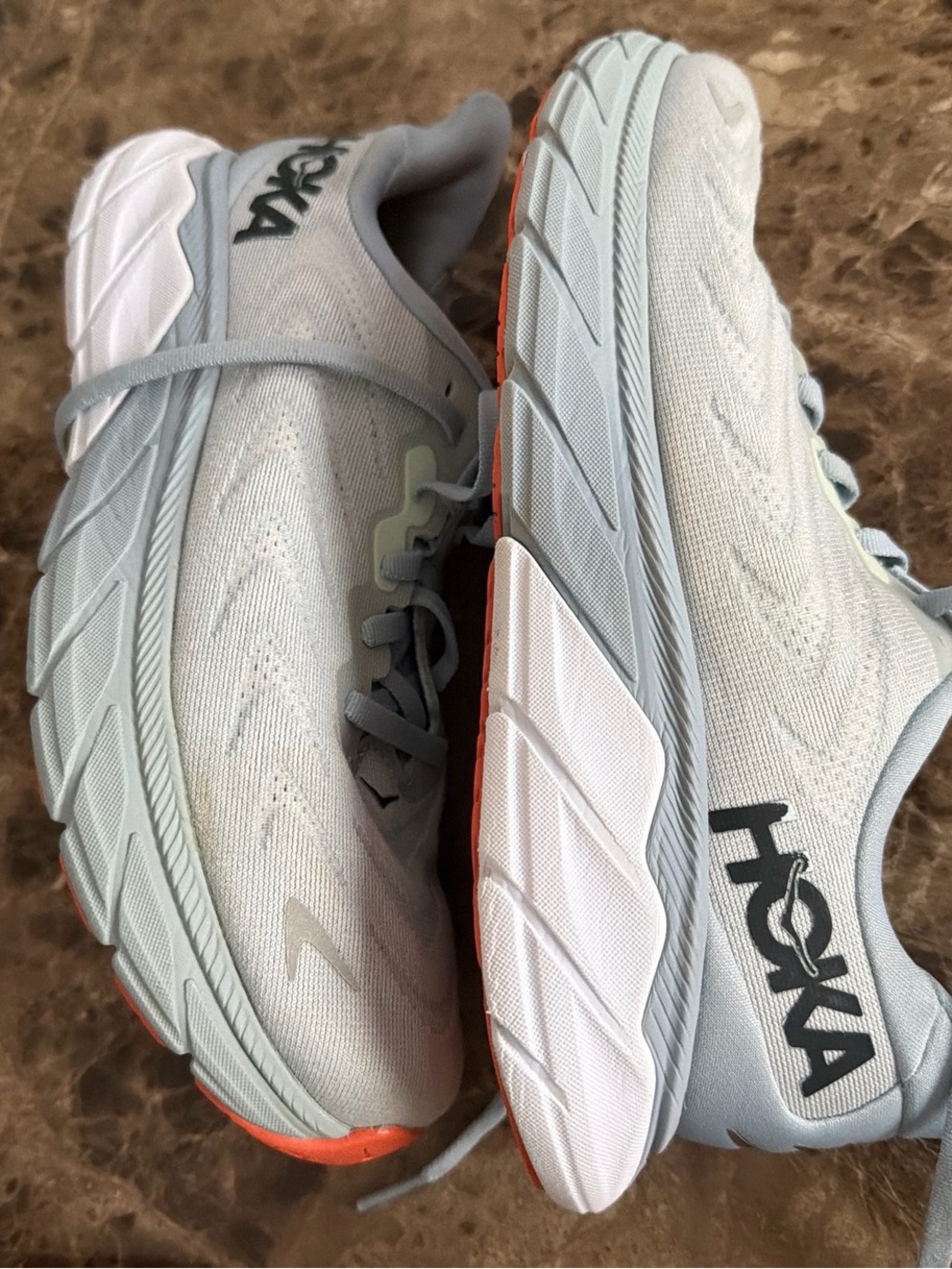Hoka arahi 6